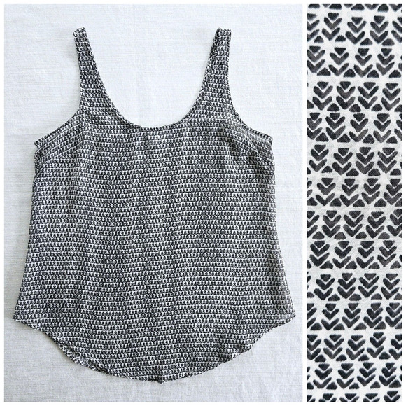 Old Navy Tank Top Womens M Lightweight Semi Sheer Black White Aztec Print Boho - Picture 11 of 11